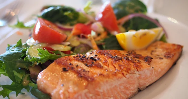 Décoder les pièges : pourquoi votre « plat végétal » contient du poisson